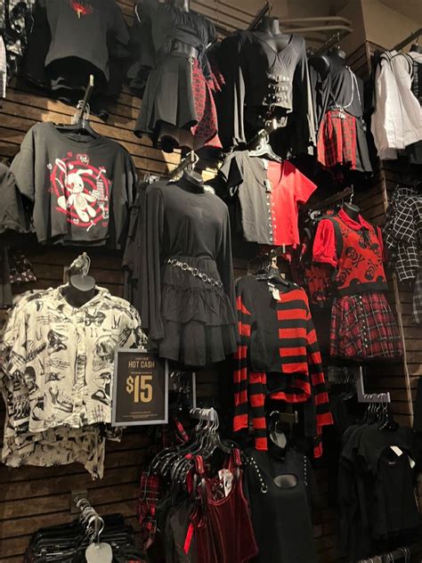 are hot topic clothes good quality